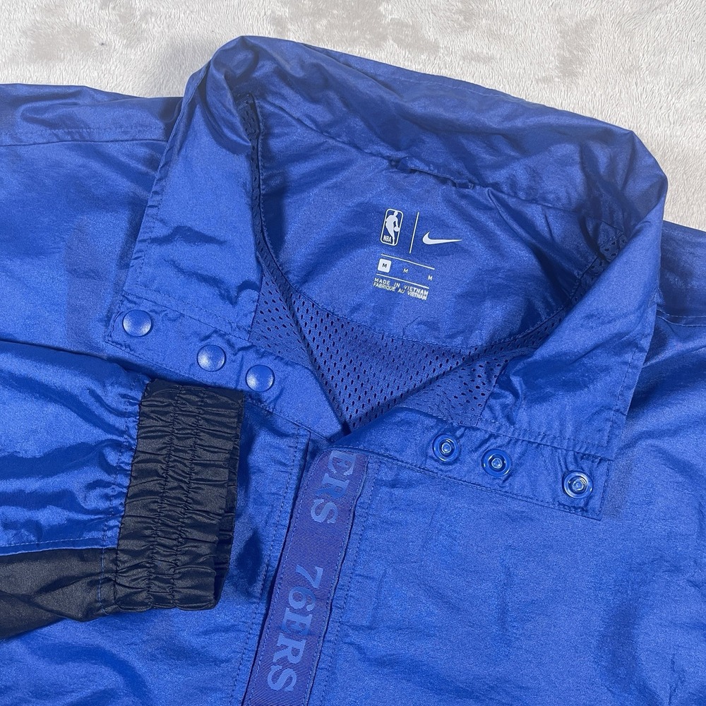 Nike Philadelphia 76ers Courtside Lightweight NBA Windbreaker Jacket Mens M Blue